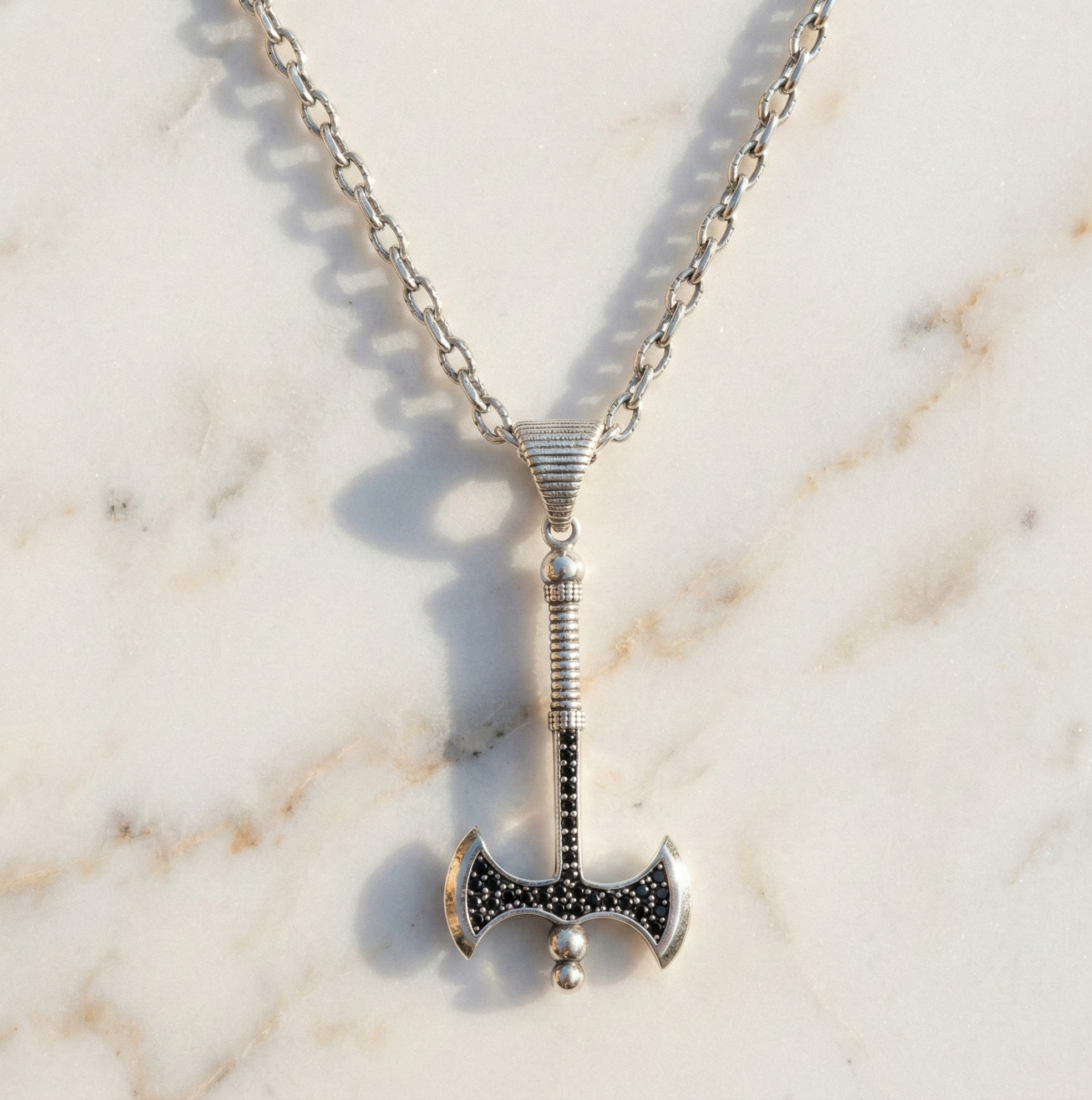 Valor - Balta Figürlü Erkek Kolye