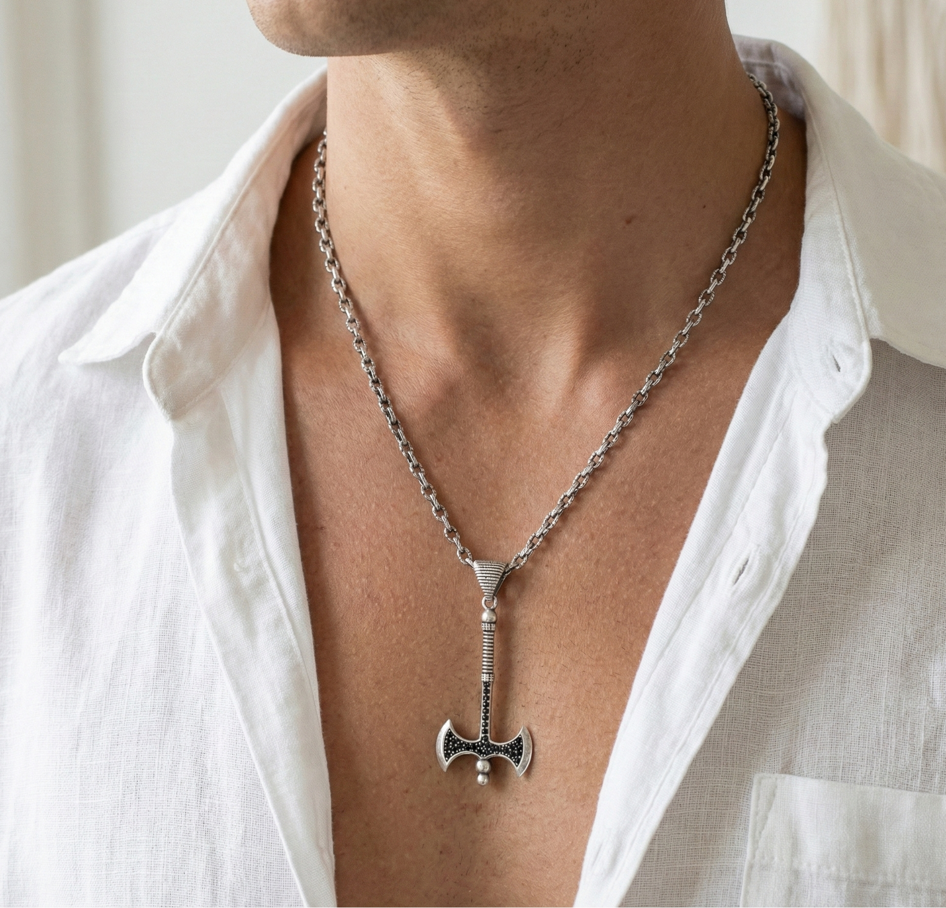 Valor - Balta Figürlü Erkek Kolye