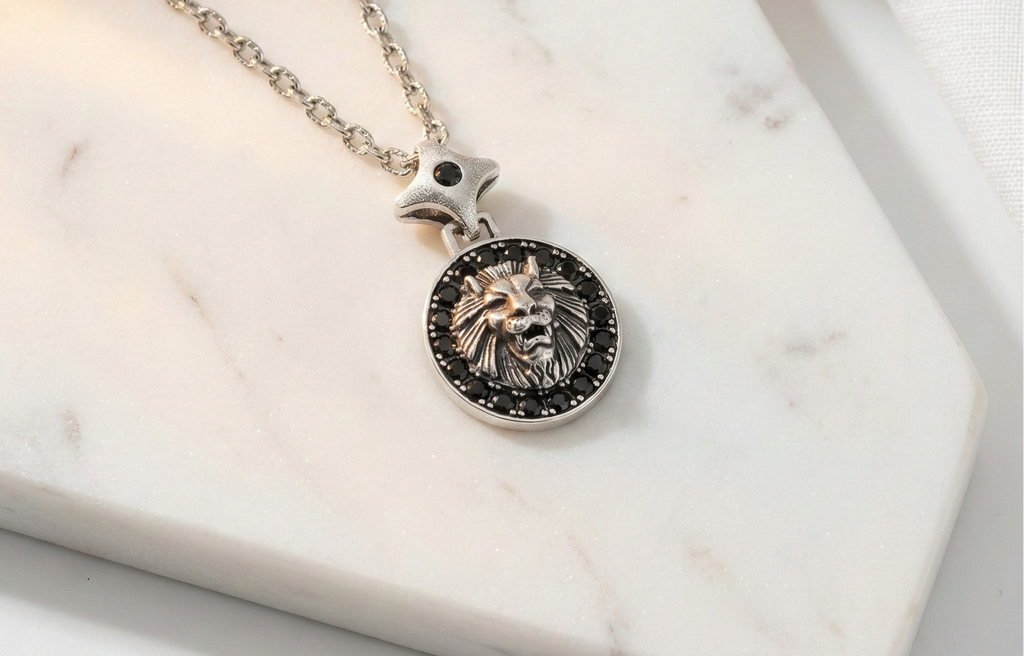 Leone - Aslan Figürlü Çelik Kolye